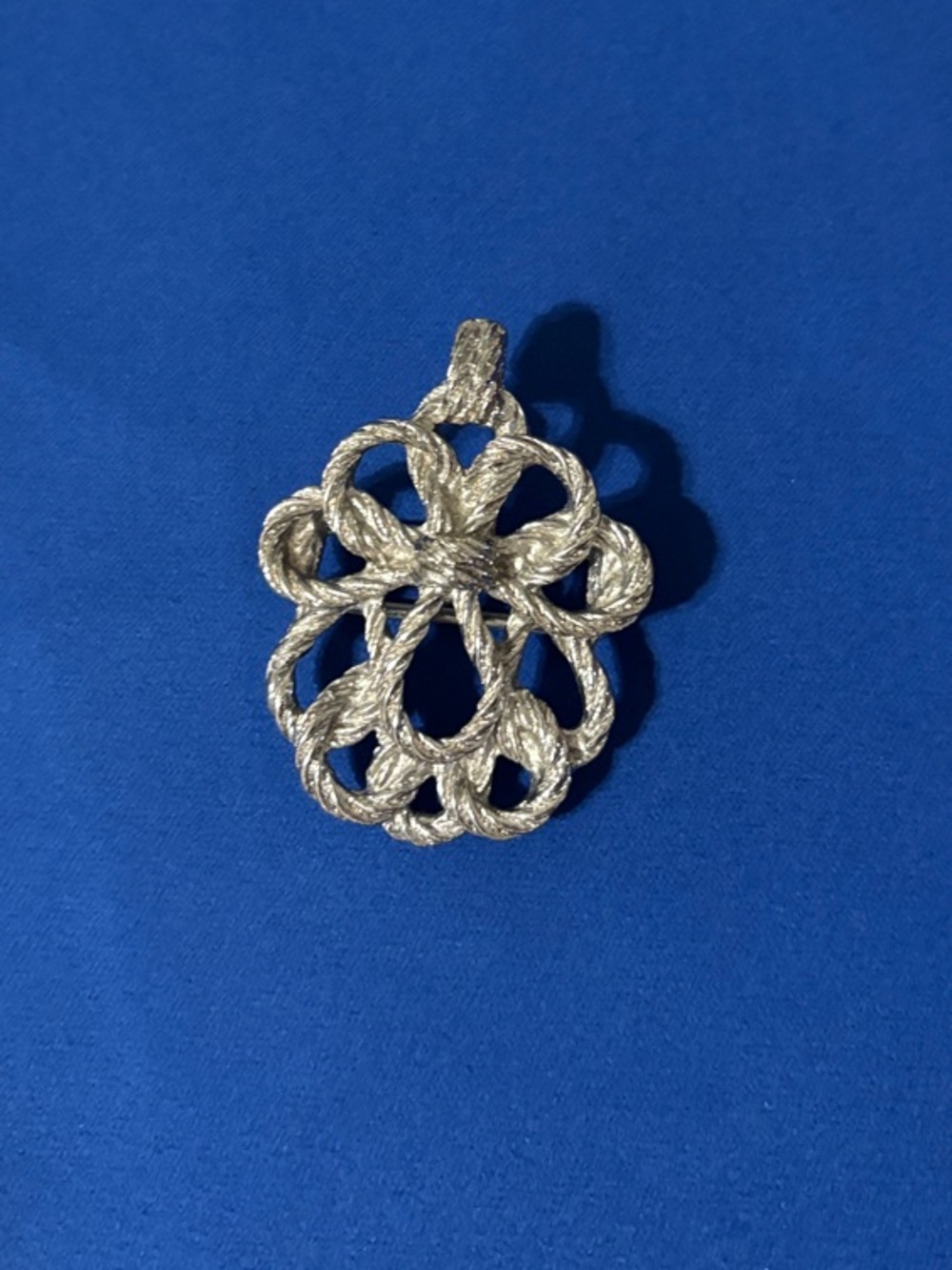 1975 Mimi Di N Silver-Tone Floral Rope Pendant Necklace Charm
